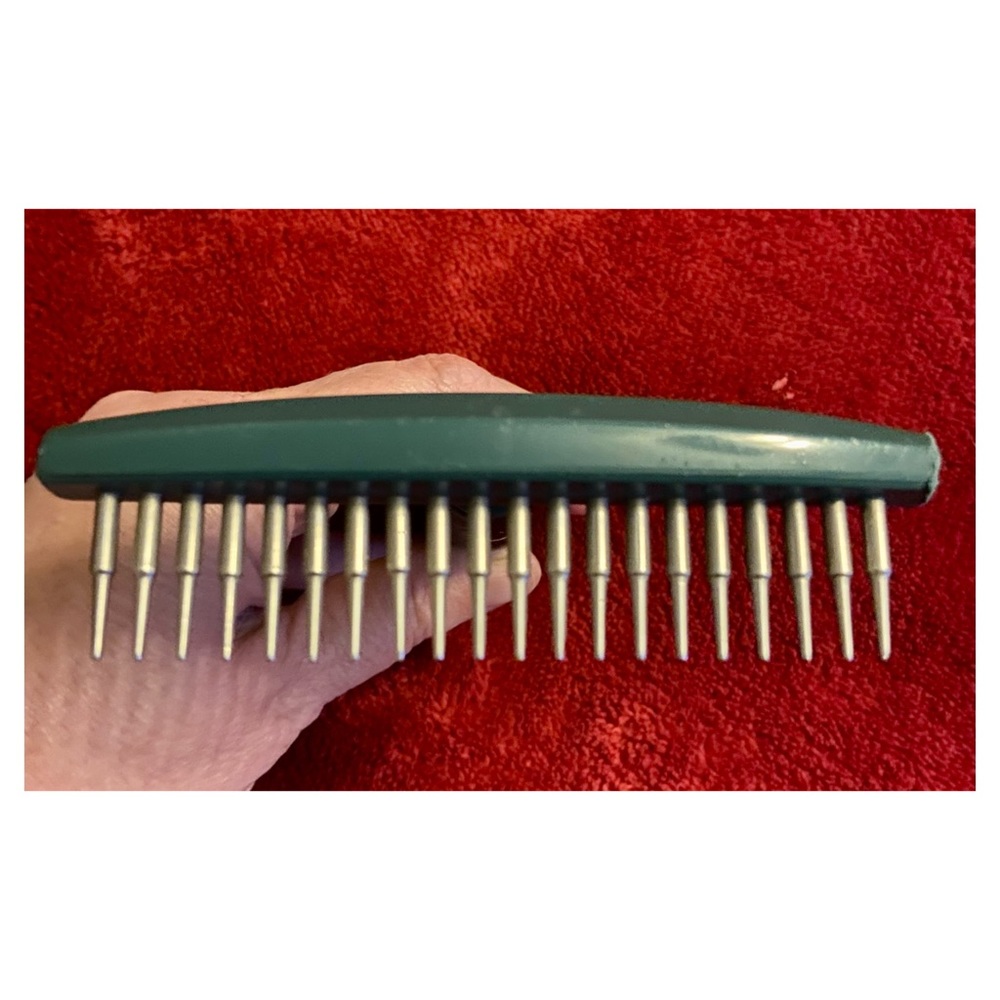 Dog/Cat Deshedding Rake/Brush - Picture 3 of 3